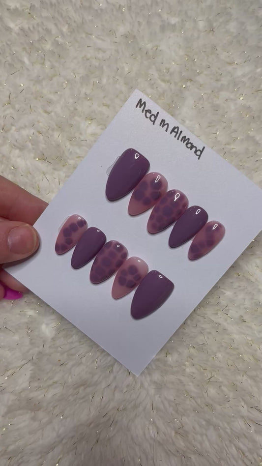 Dark purple to light purple color changing blooming gel